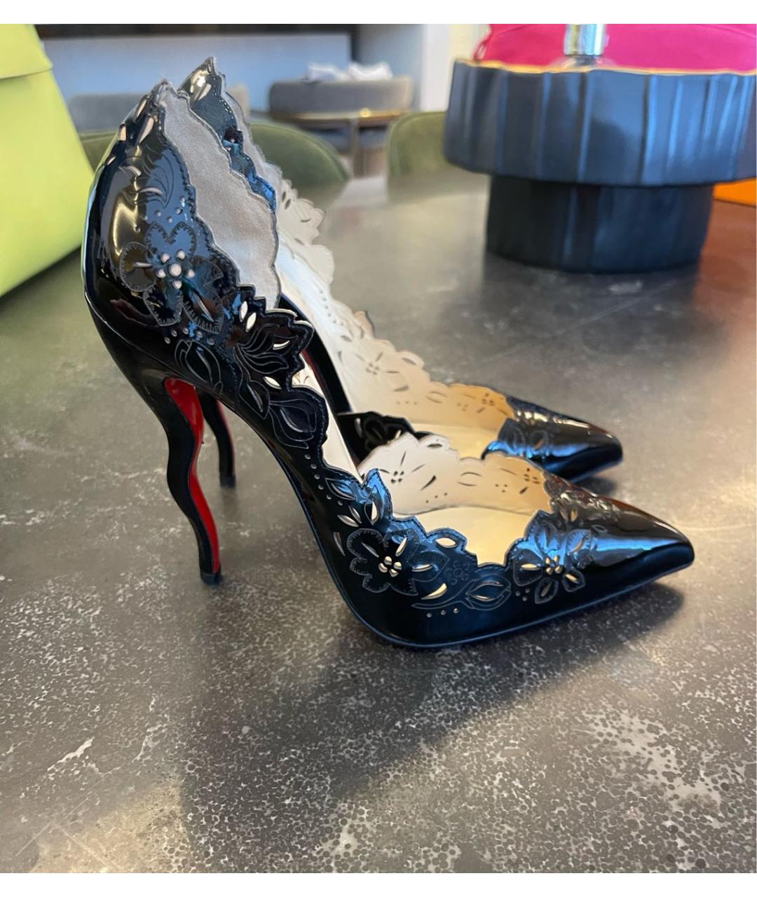 CHRISTIAN LOUBOUTIN Черные туфли из лакированной кожи, фото 6