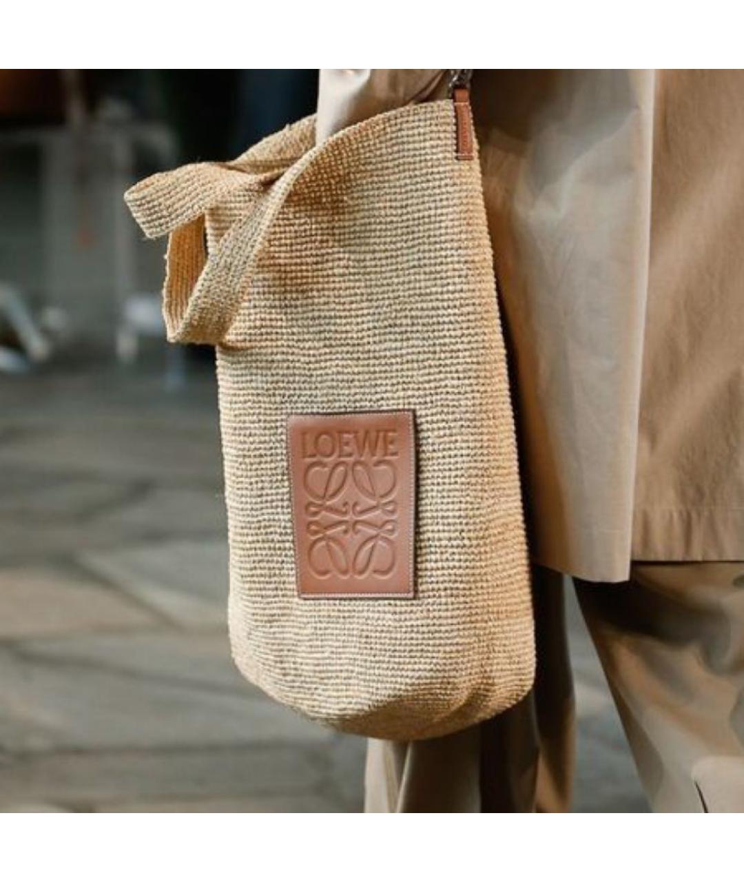 LOEWE Бежевая пелетеная сумка тоут, фото 5