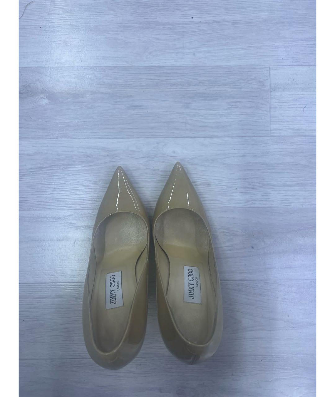 JIMMY CHOO Бежевые туфли из лакированной кожи, фото 3