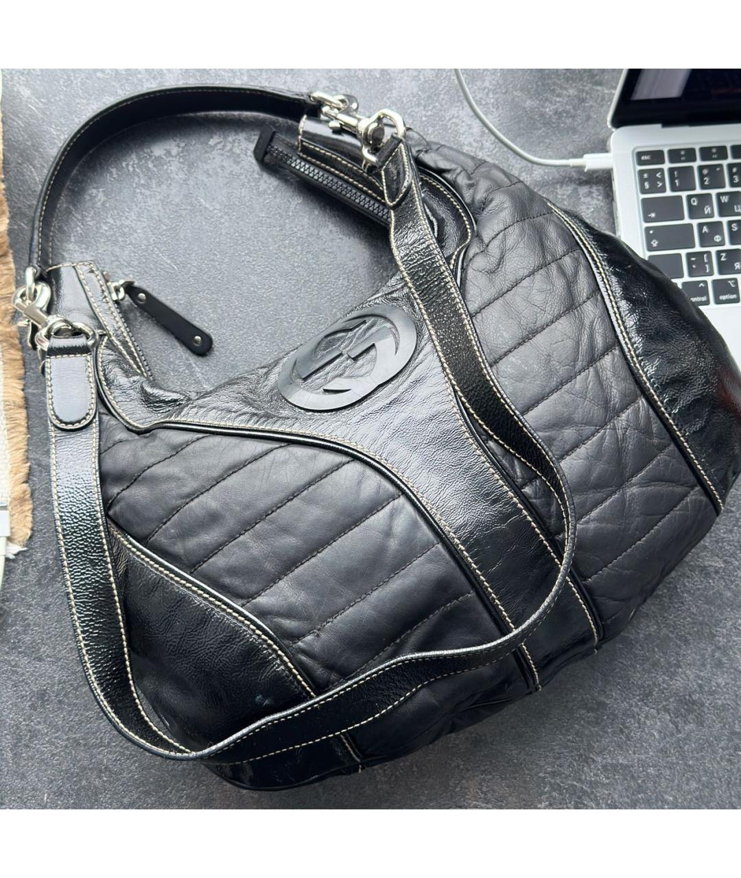 GUCCI Черная сумка с короткими ручками из лакированной кожи, фото 4