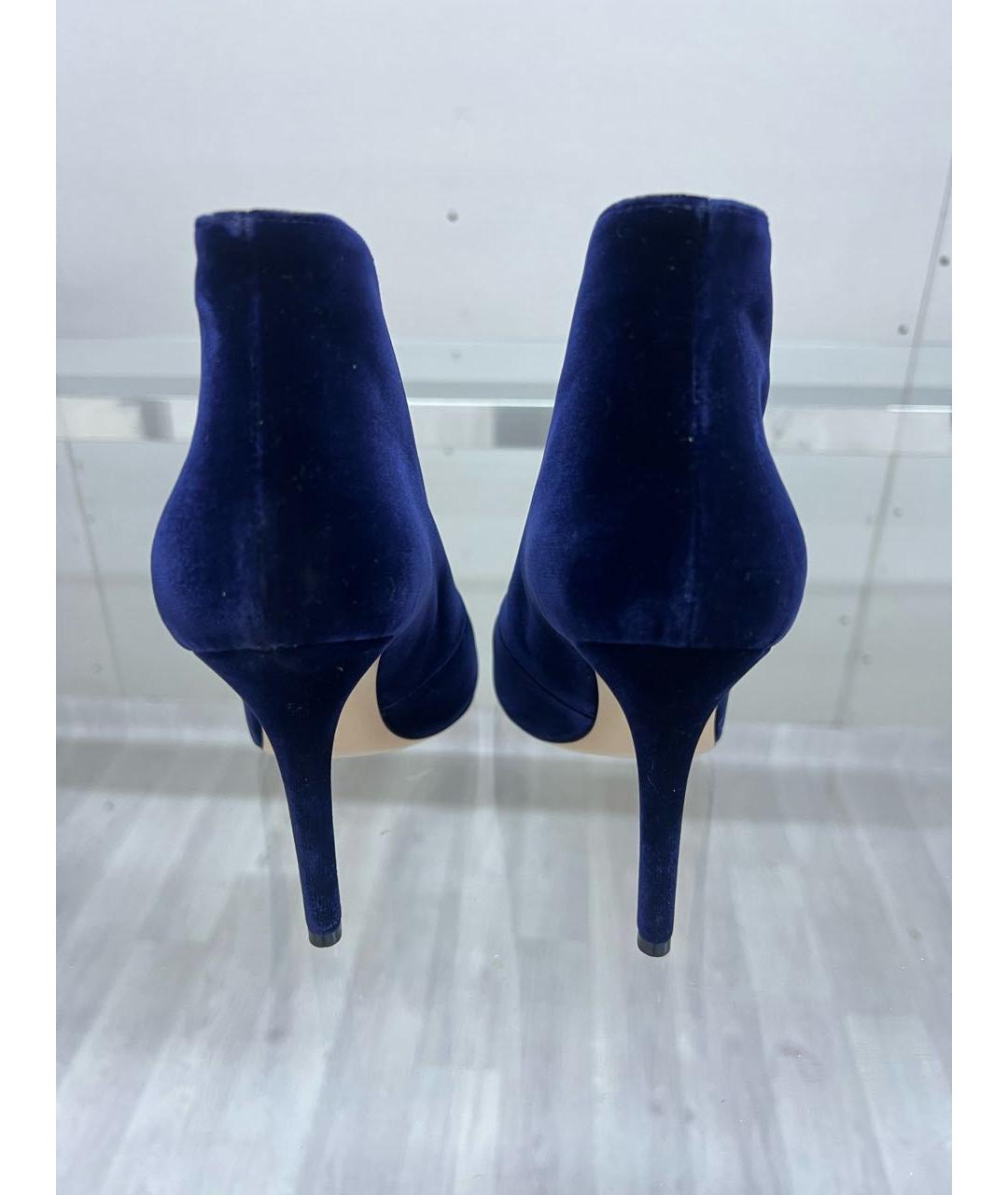 GIANVITO ROSSI Темно-синие бархатные туфли, фото 4