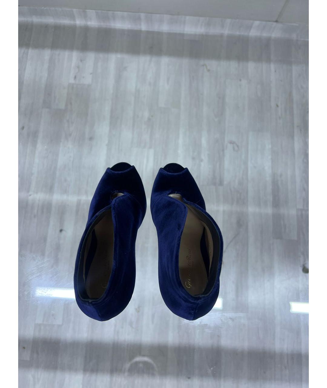 GIANVITO ROSSI Темно-синие бархатные туфли, фото 3