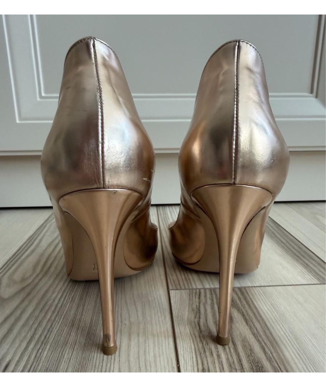 GIANVITO ROSSI Золотые туфли из лакированной кожи, фото 4