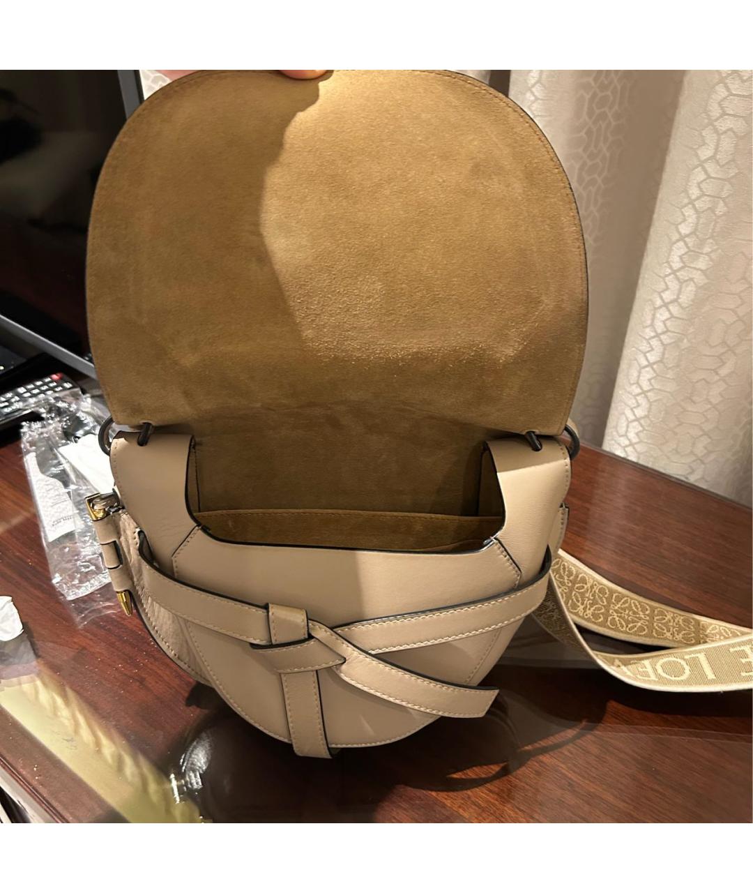 LOEWE Бежевая кожаная сумка через плечо, фото 4