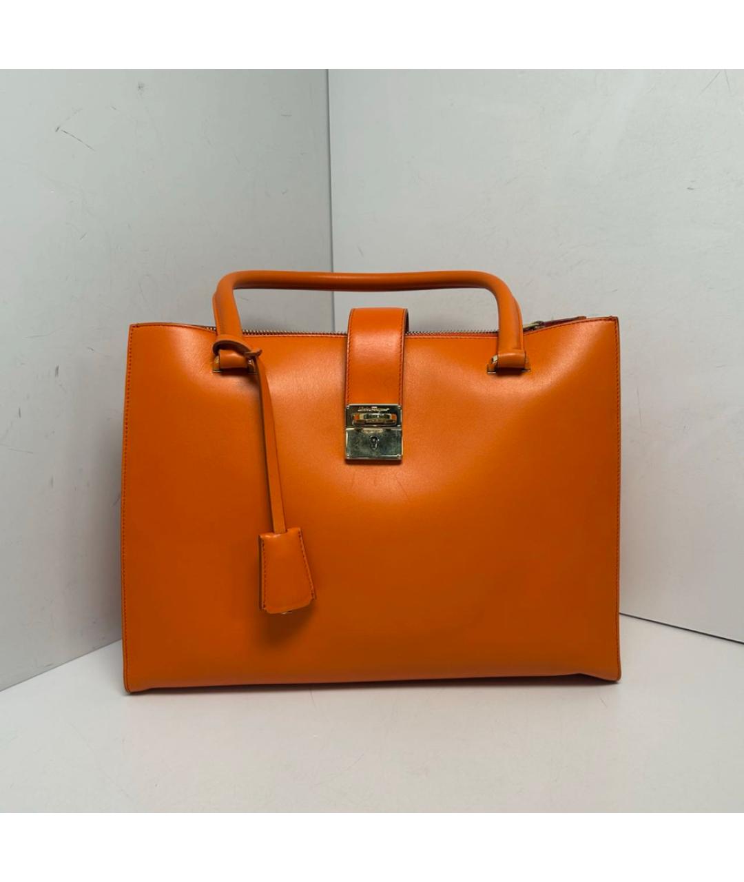 FERRAGAMO Оранжевая кожаная сумка с короткими ручками, фото 9