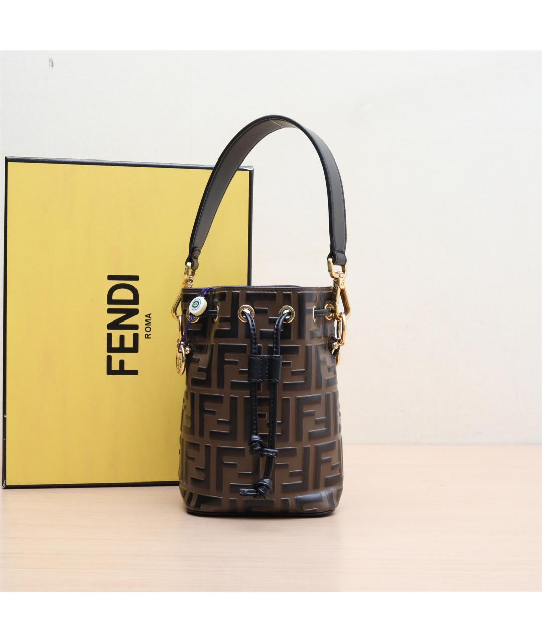 FENDI Коричневая кожаная сумка с короткими ручками, фото 2