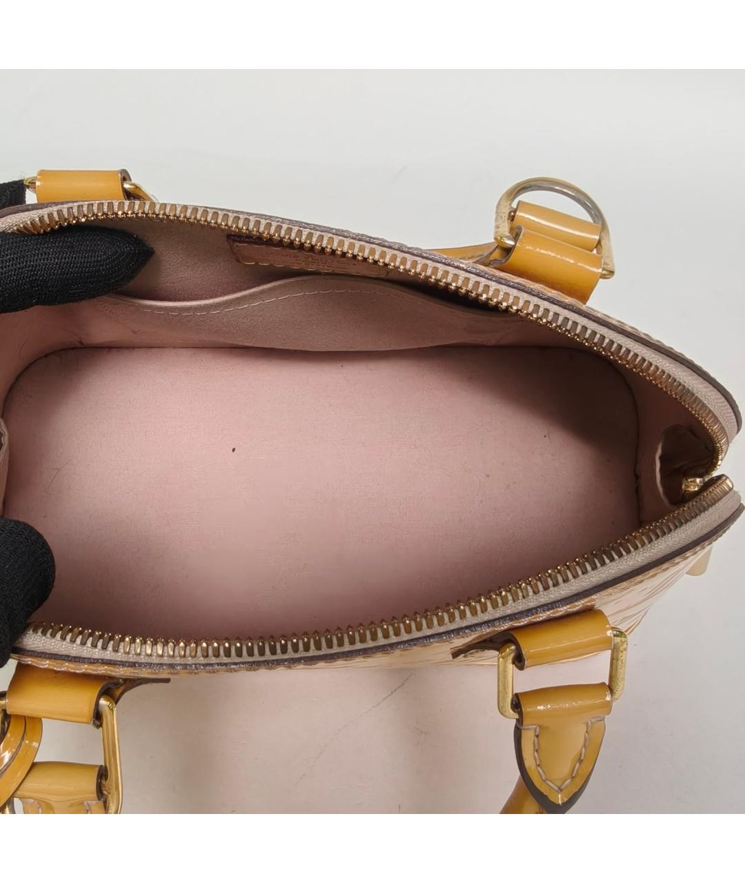 LOUIS VUITTON Желтая сумка с короткими ручками из лакированной кожи, фото 7