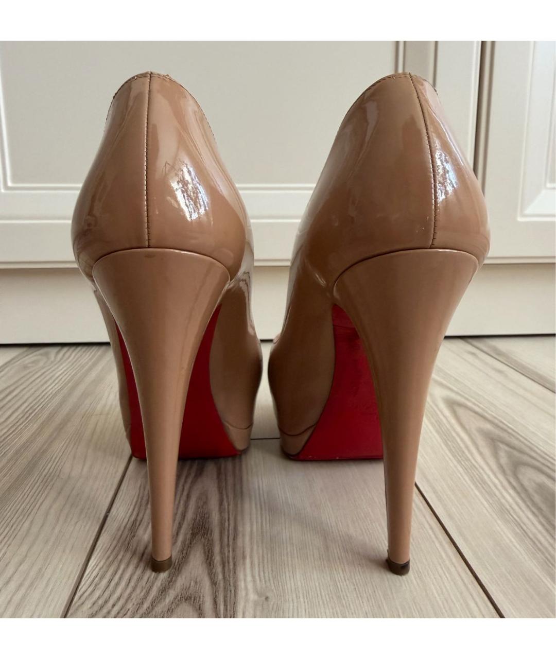 CHRISTIAN LOUBOUTIN Бежевые туфли из лакированной кожи, фото 4