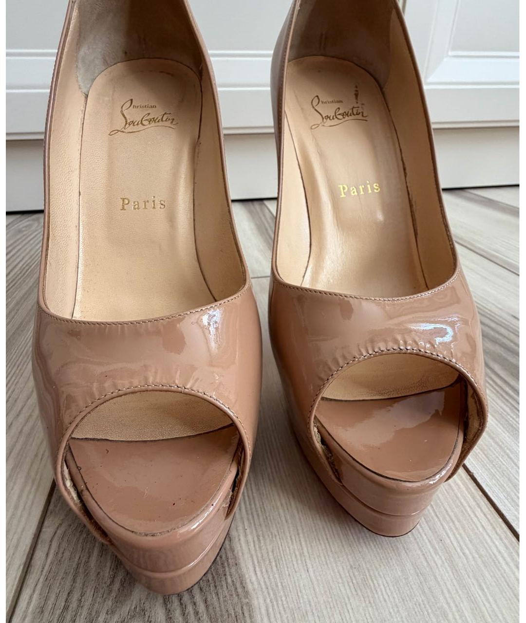 CHRISTIAN LOUBOUTIN Бежевые туфли из лакированной кожи, фото 5