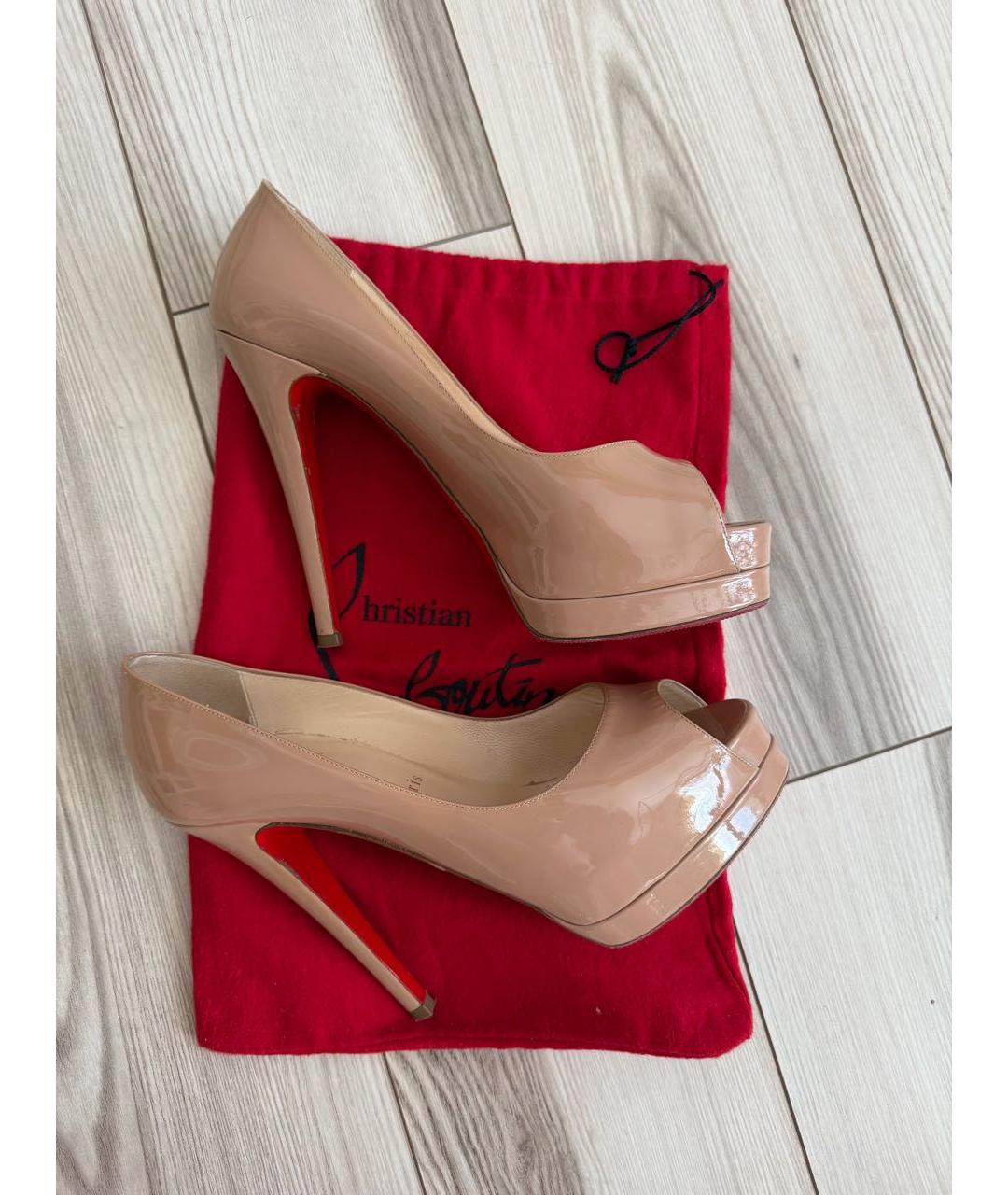 CHRISTIAN LOUBOUTIN Бежевые туфли из лакированной кожи, фото 8
