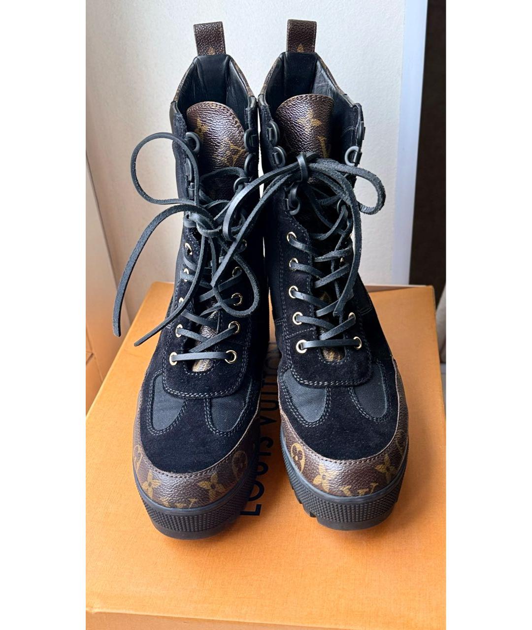 LOUIS VUITTON Черные замшевые ботильоны, фото 2