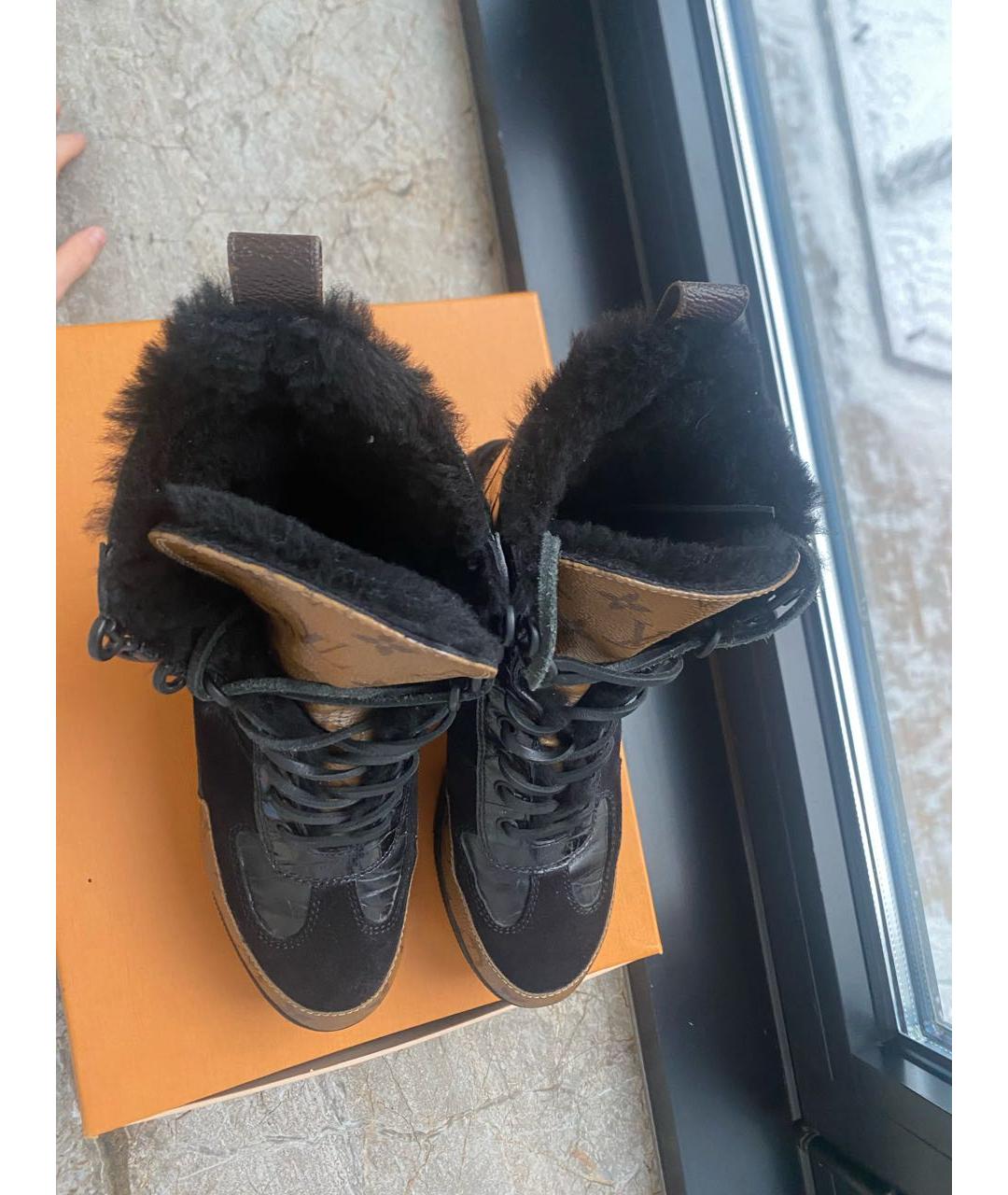 LOUIS VUITTON Черные замшевые ботинки, фото 3