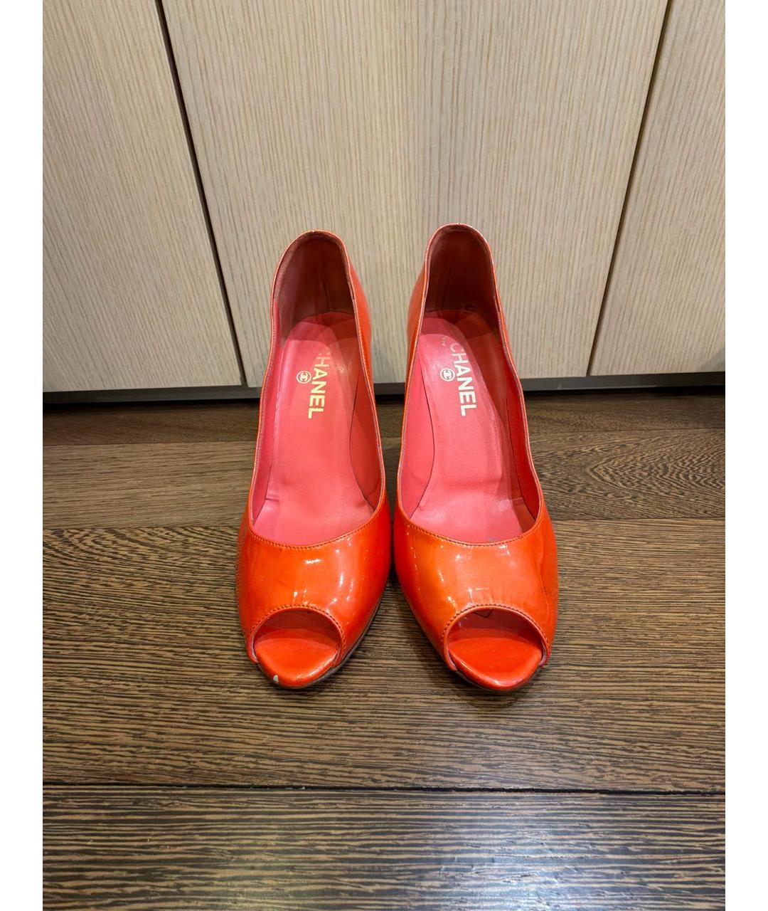 CHANEL Коралловые туфли из лакированной кожи, фото 2