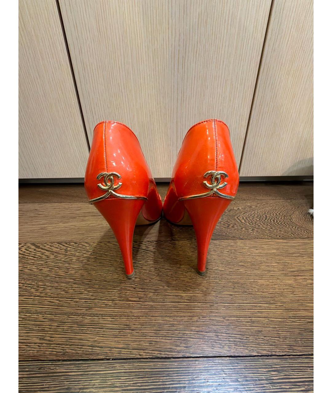 CHANEL Коралловые туфли из лакированной кожи, фото 4