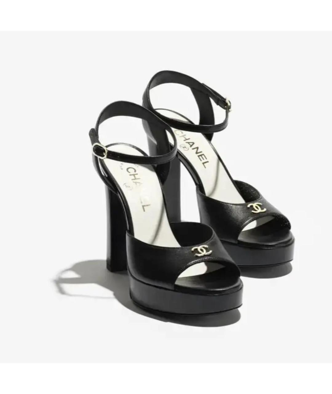 CHANEL Черные босоножки из лакированной кожи, фото 2