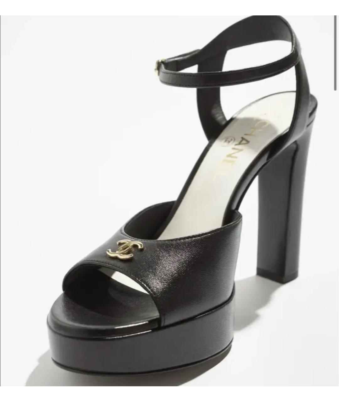 CHANEL Черные босоножки из лакированной кожи, фото 4