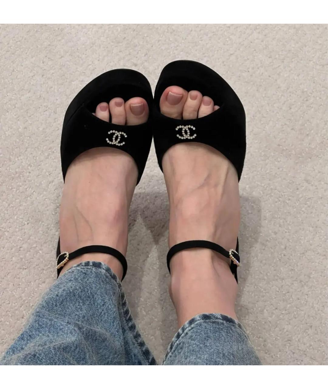 CHANEL Черные бархатные босоножки, фото 4