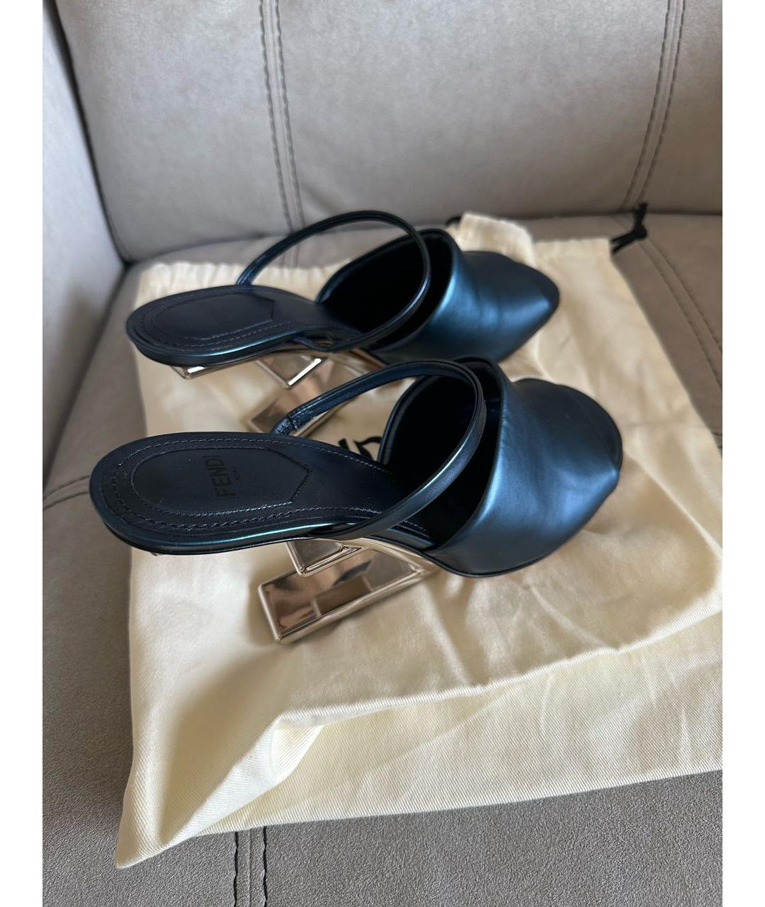 FENDI Темно-синие кожаные босоножки, фото 2