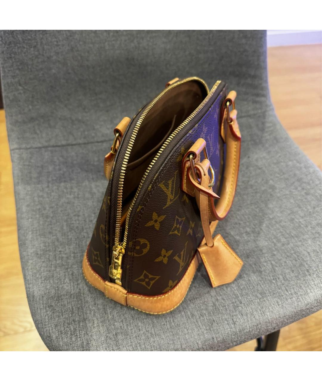 LOUIS VUITTON Коричневая кожаная сумка с короткими ручками, фото 4