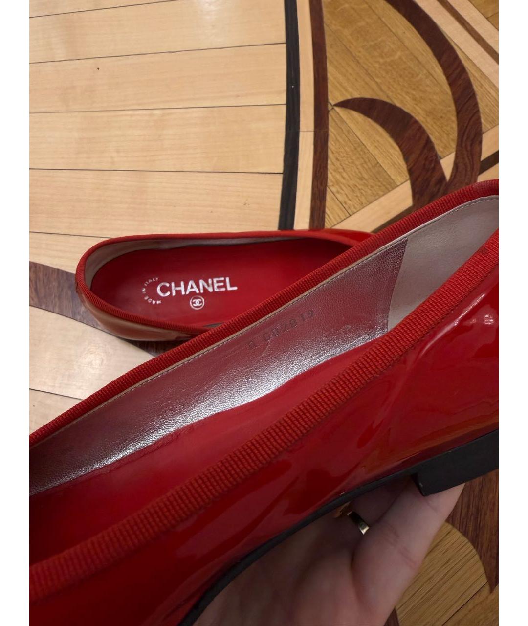 CHANEL Красные балетки из лакированной кожи, фото 7