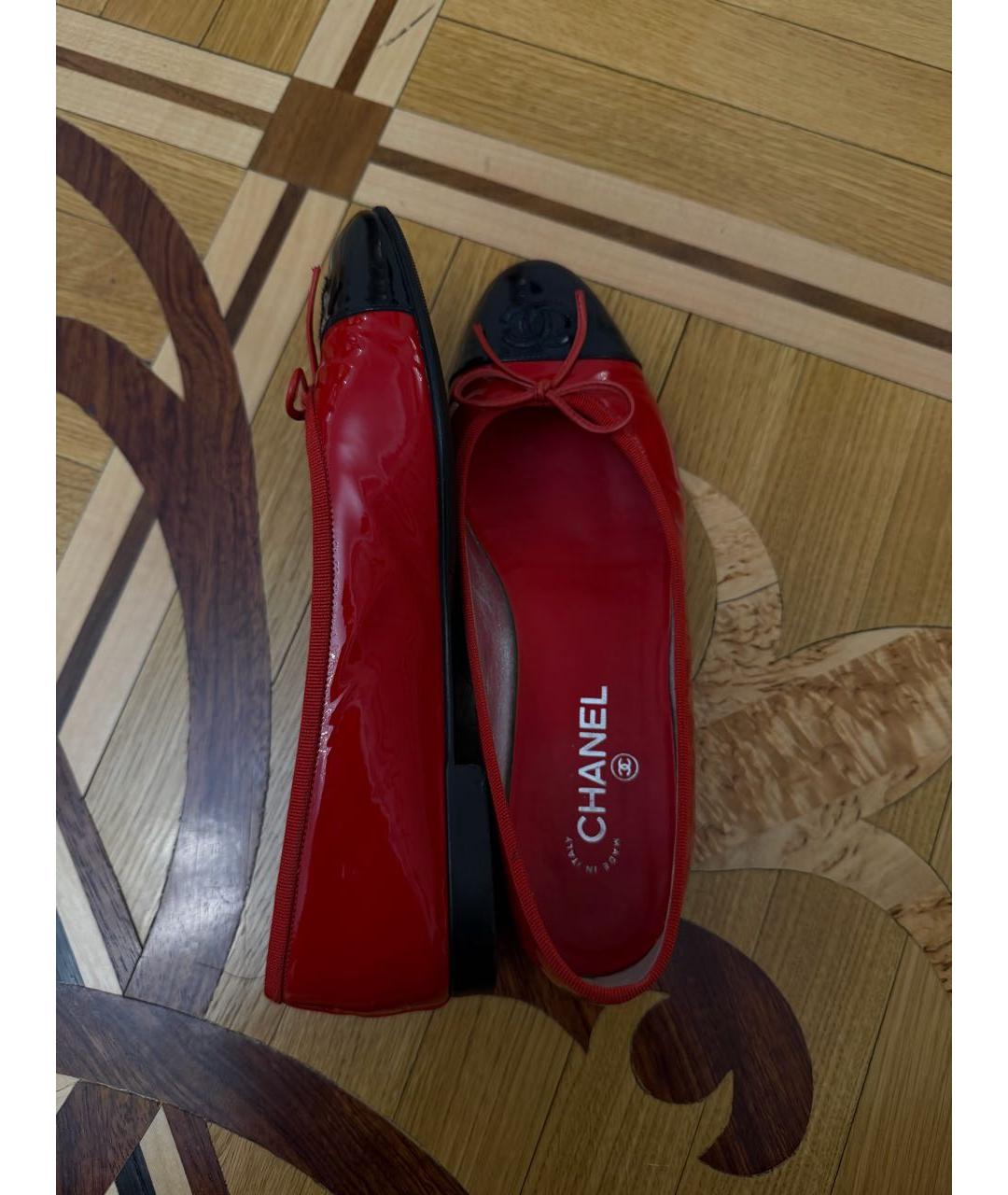 CHANEL Красные балетки из лакированной кожи, фото 6