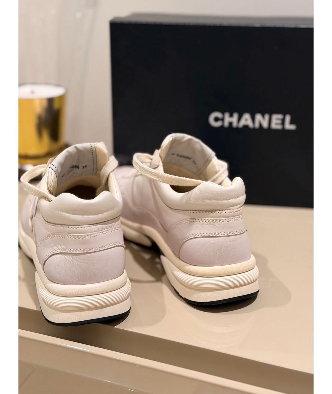 CHANEL Белые кожаные кроссовки, фото 3