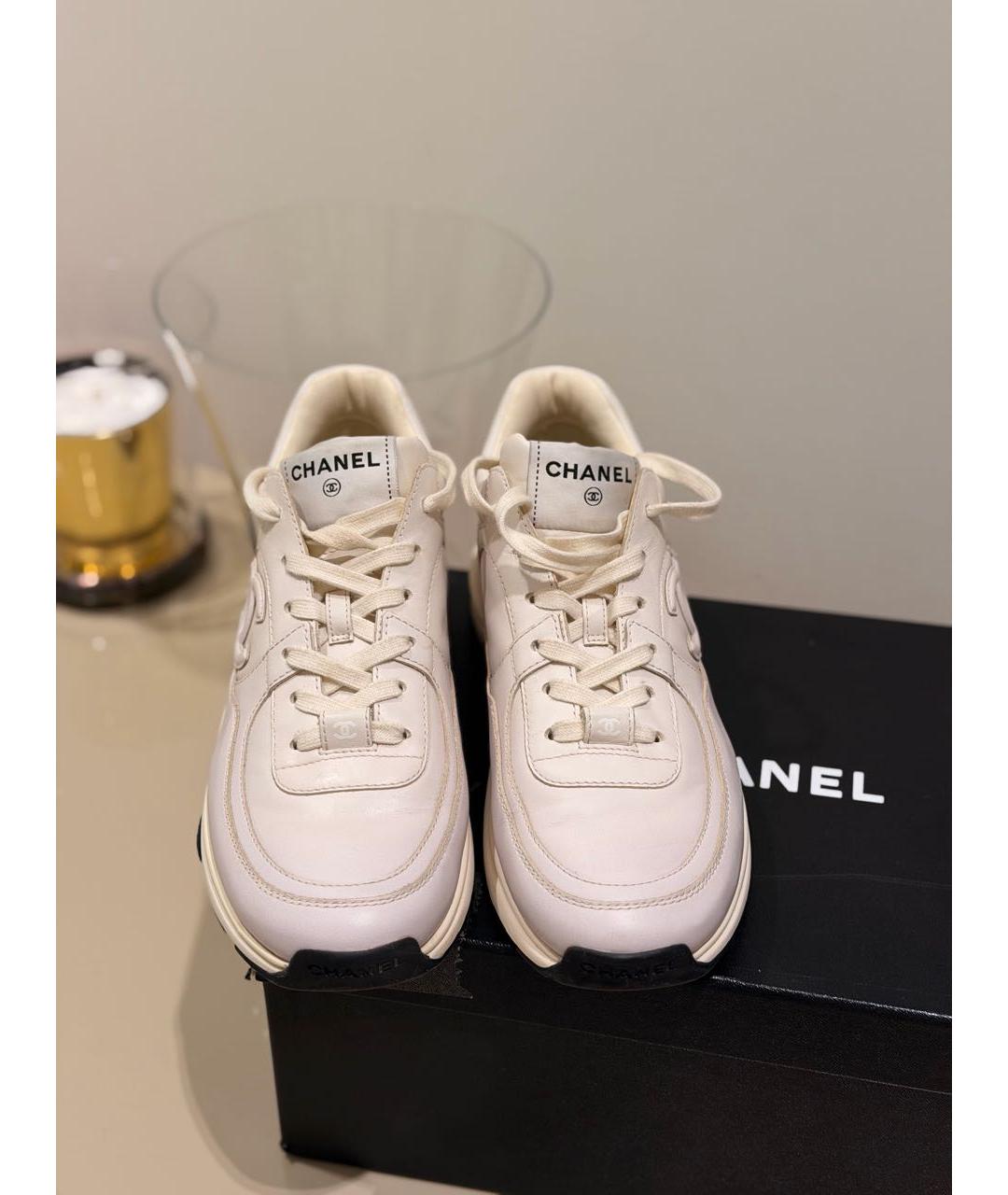 CHANEL Белые кожаные кроссовки, фото 2