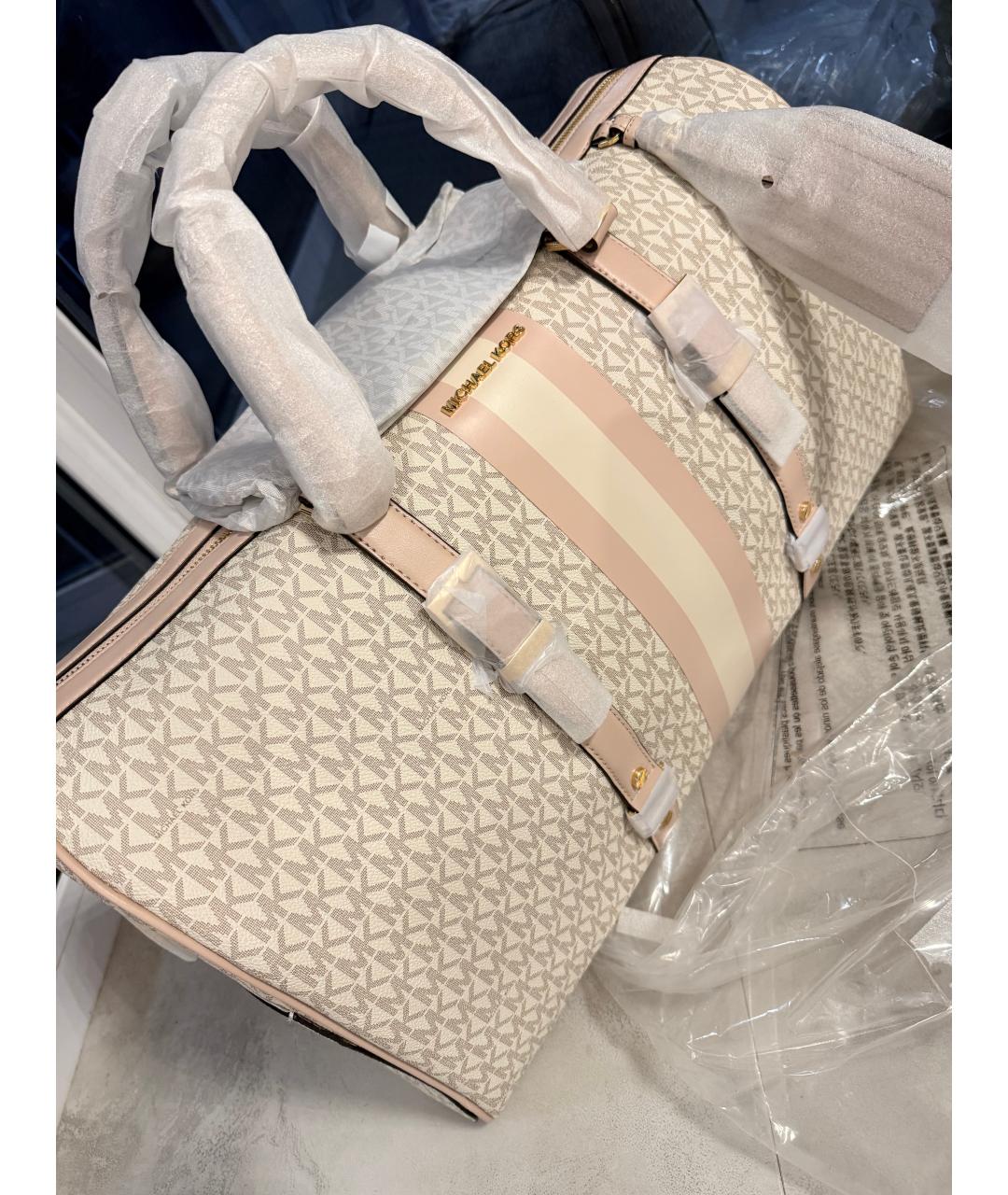 MICHAEL KORS Бежевая дорожная/спортивная сумка из искусственной кожи, фото 2