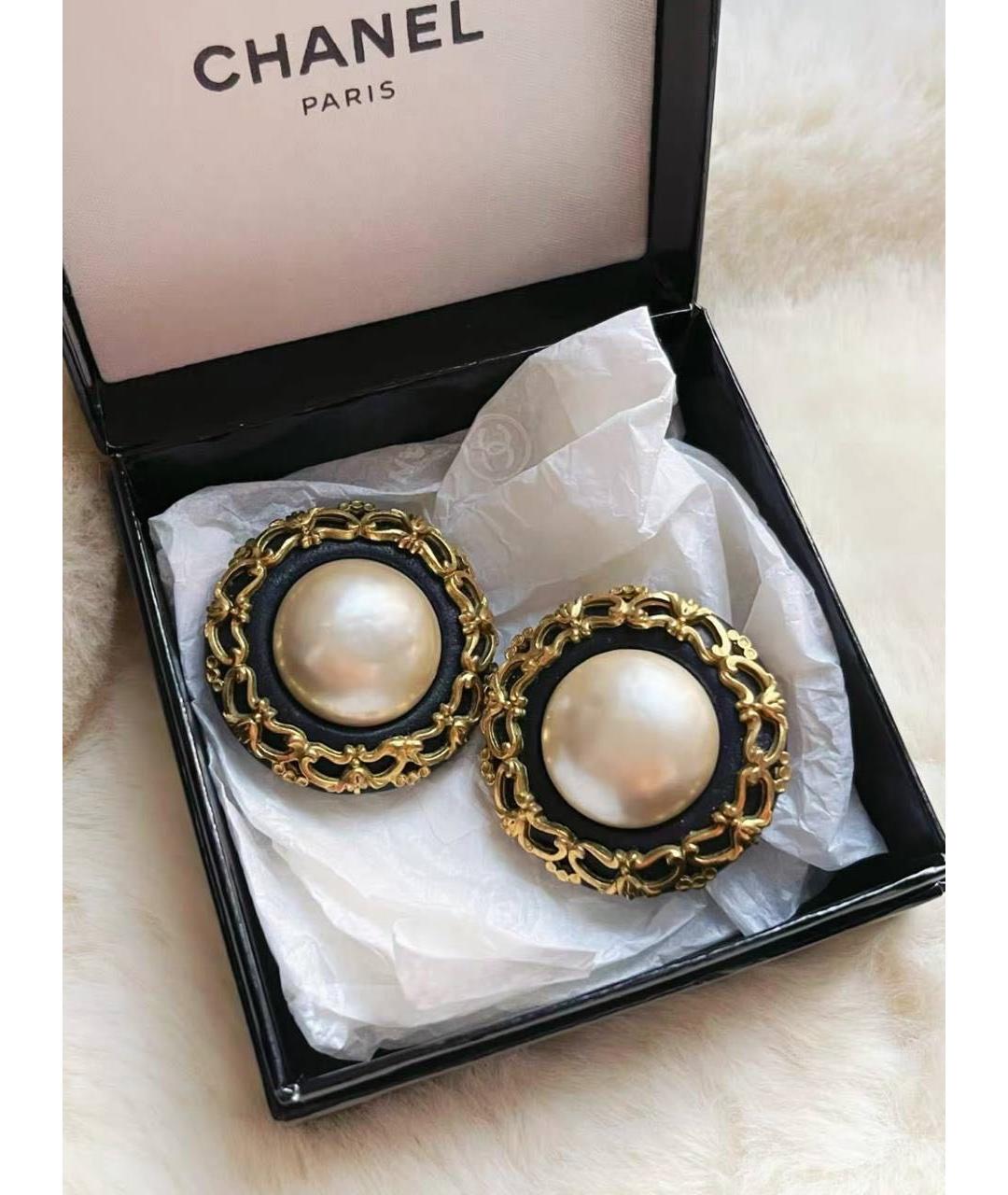 CHANEL Белые клипсы, фото 3