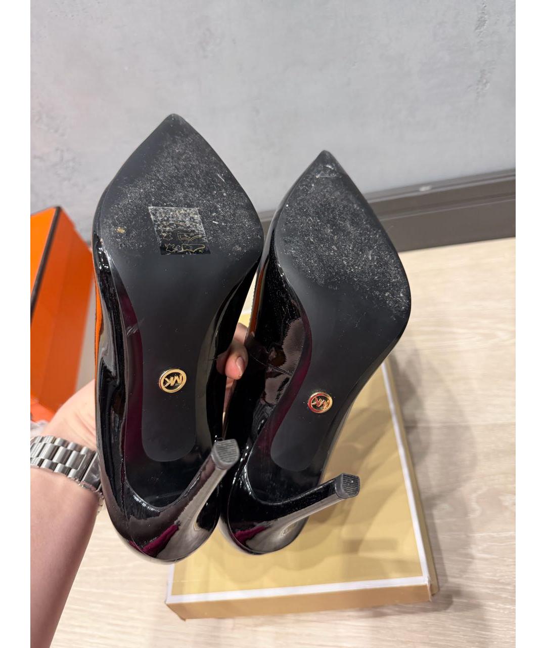 MICHAEL KORS Черные туфли из лакированной кожи, фото 4