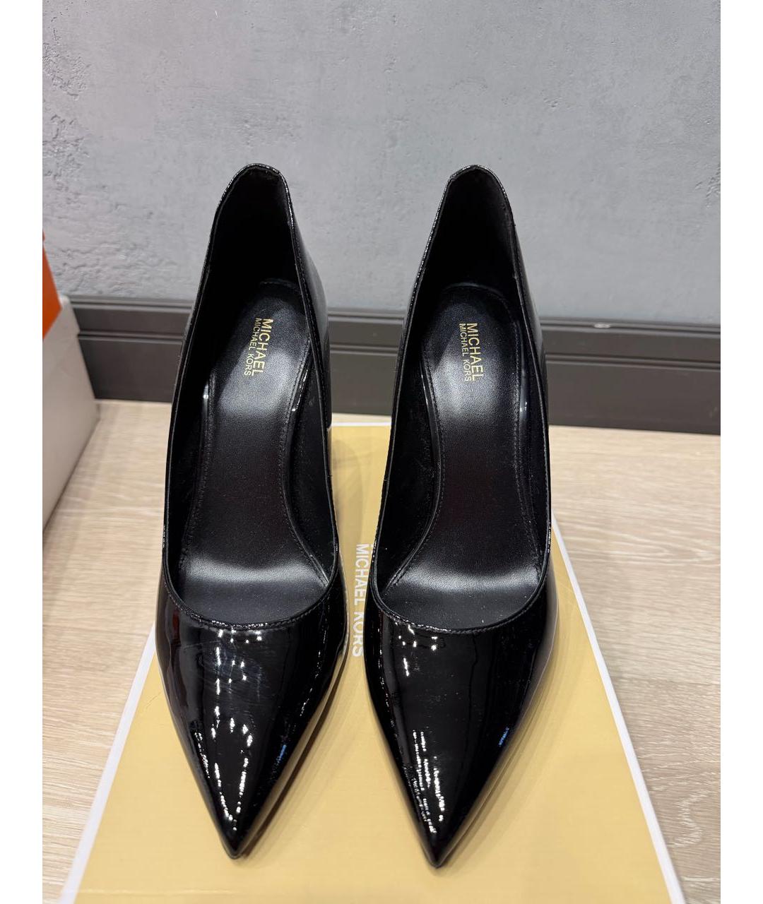 MICHAEL KORS Черные туфли из лакированной кожи, фото 2