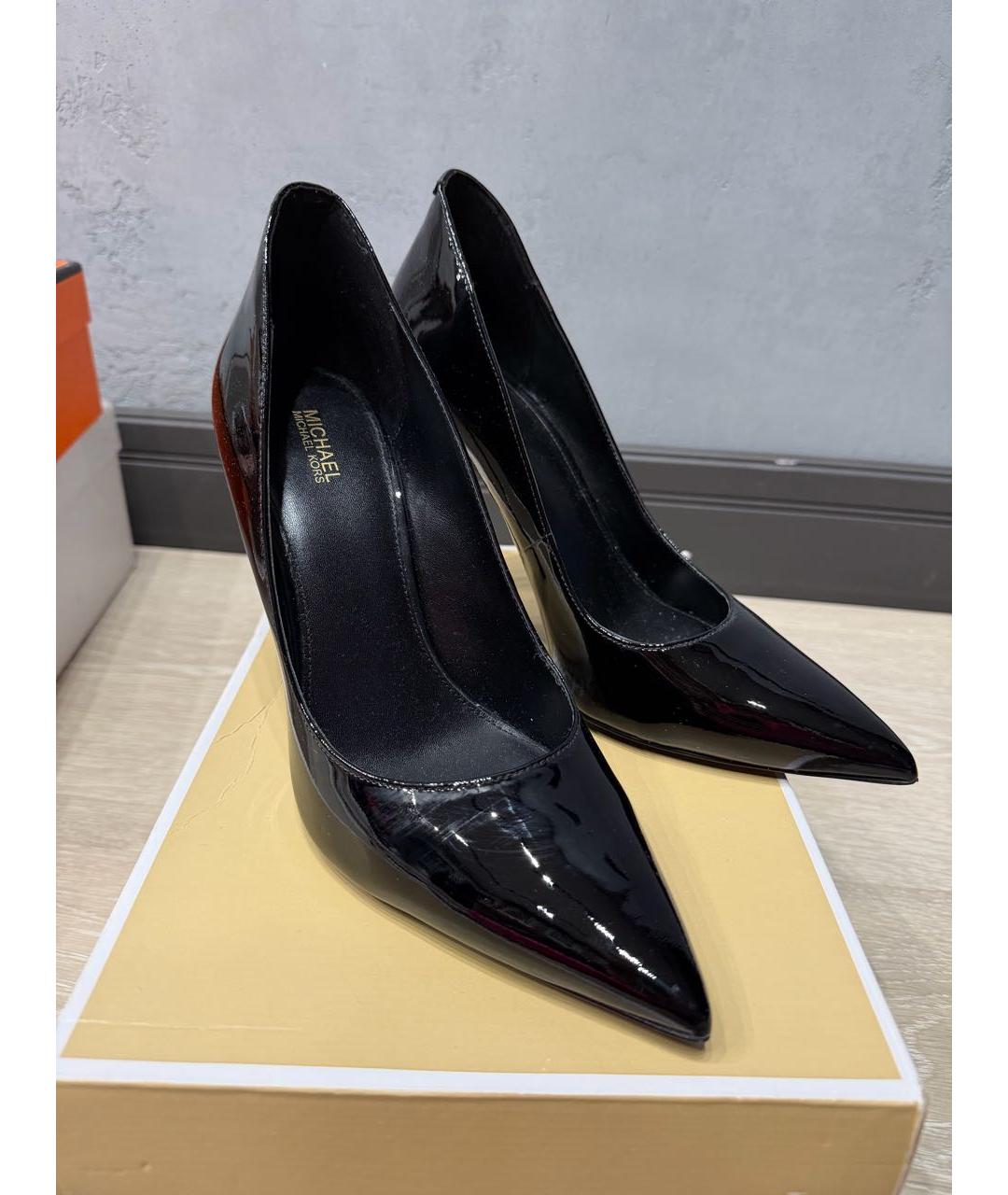 MICHAEL KORS Черные туфли из лакированной кожи, фото 5