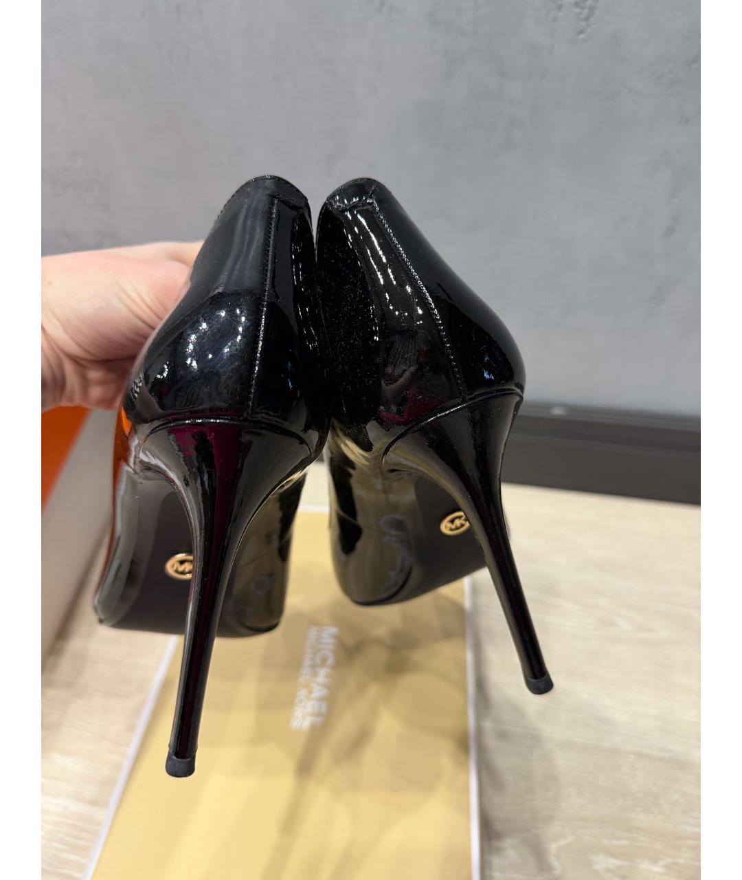 MICHAEL KORS Черные туфли из лакированной кожи, фото 3