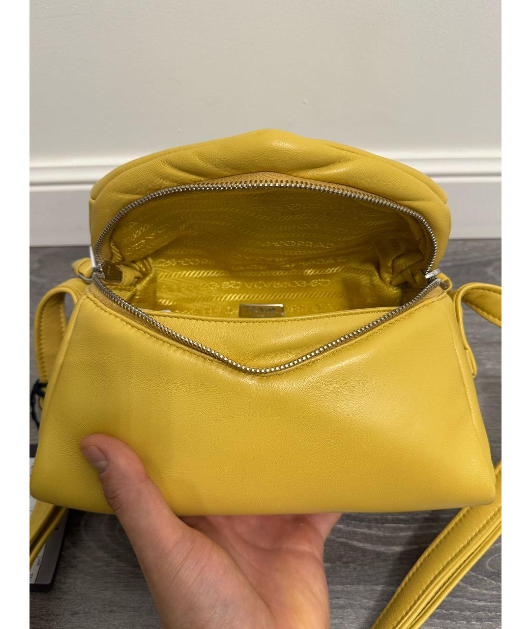 PRADA Горчичная кожаная сумка через плечо, фото 7