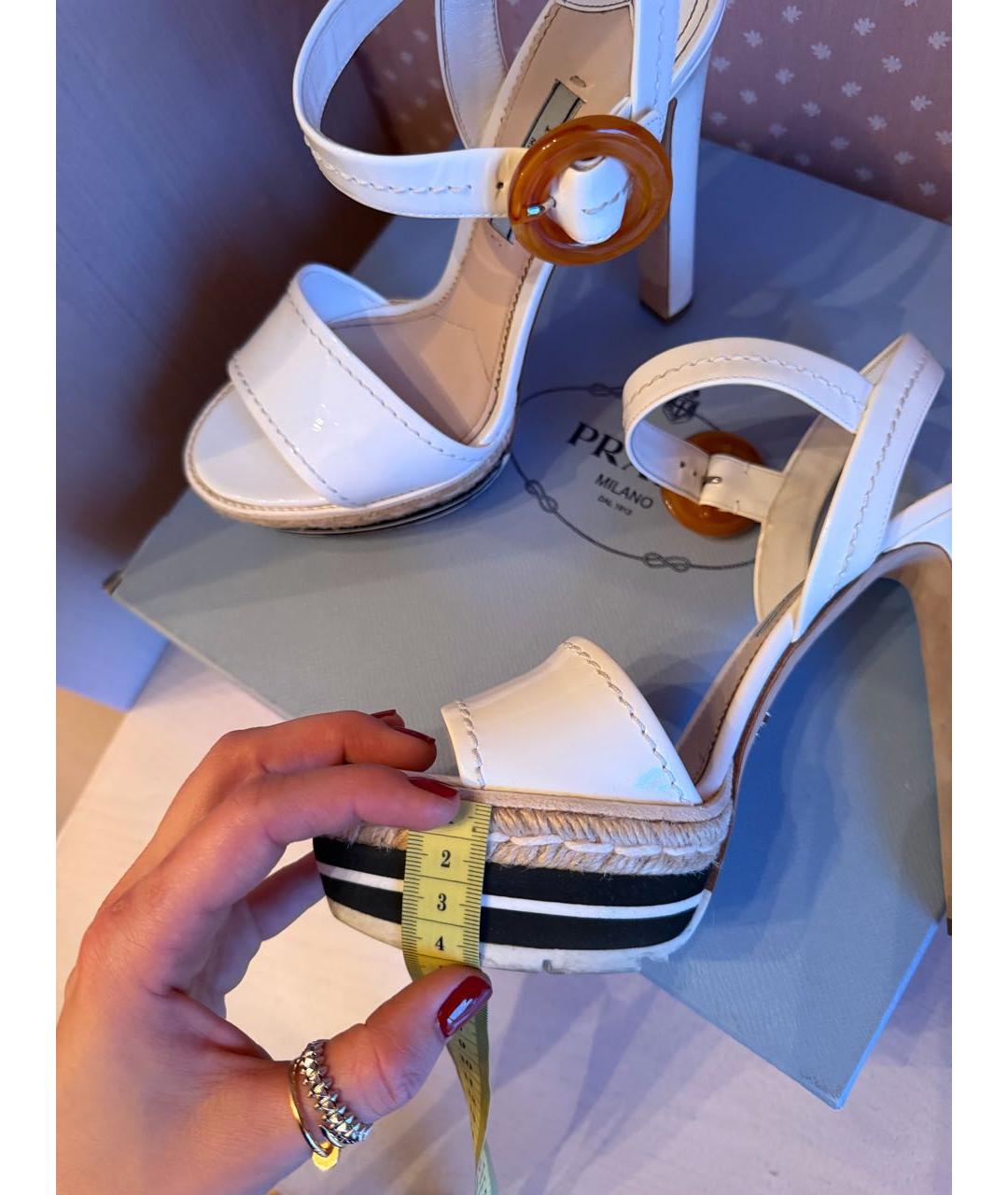 PRADA Белые босоножки из лакированной кожи, фото 8