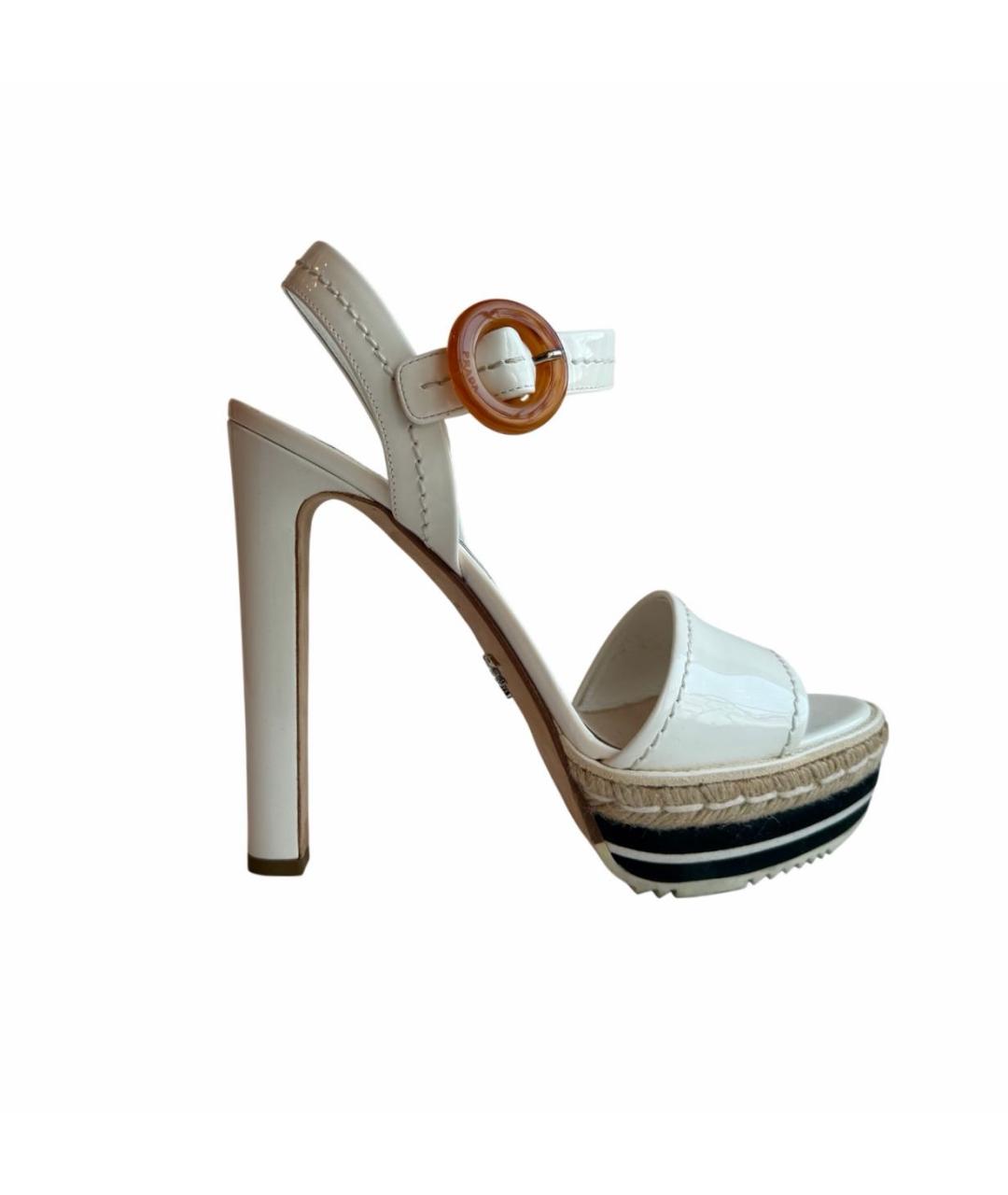 PRADA Белые босоножки из лакированной кожи, фото 9