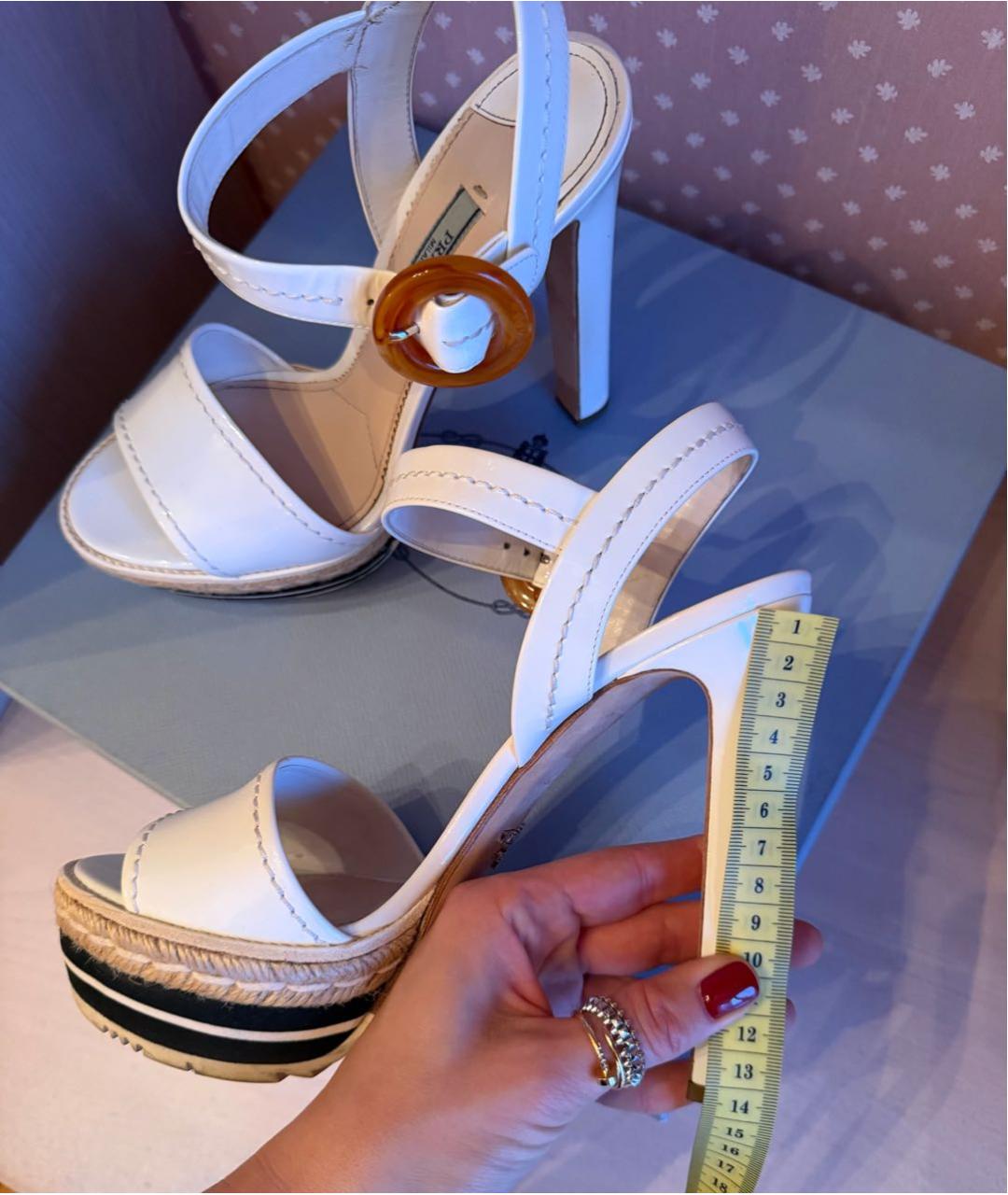 PRADA Белые босоножки из лакированной кожи, фото 7