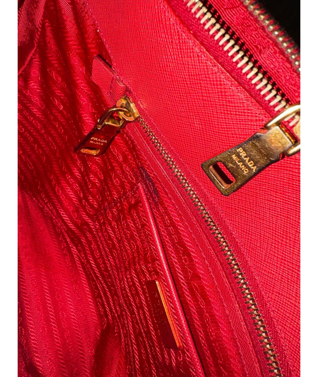 PRADA Красная кожаная сумка с короткими ручками, фото 4