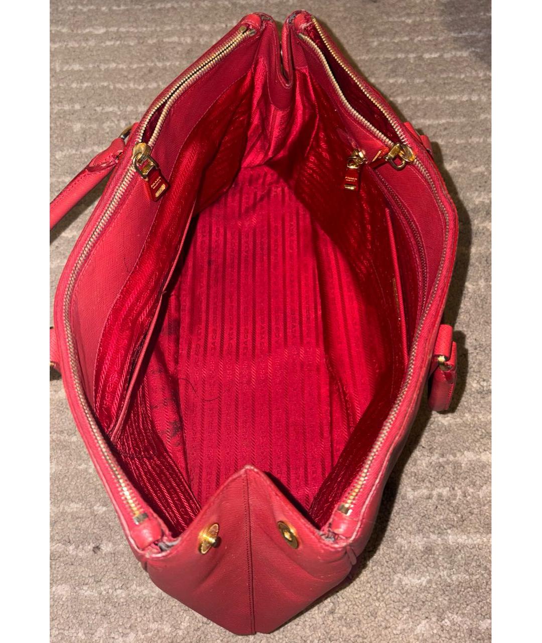 PRADA Красная кожаная сумка с короткими ручками, фото 3