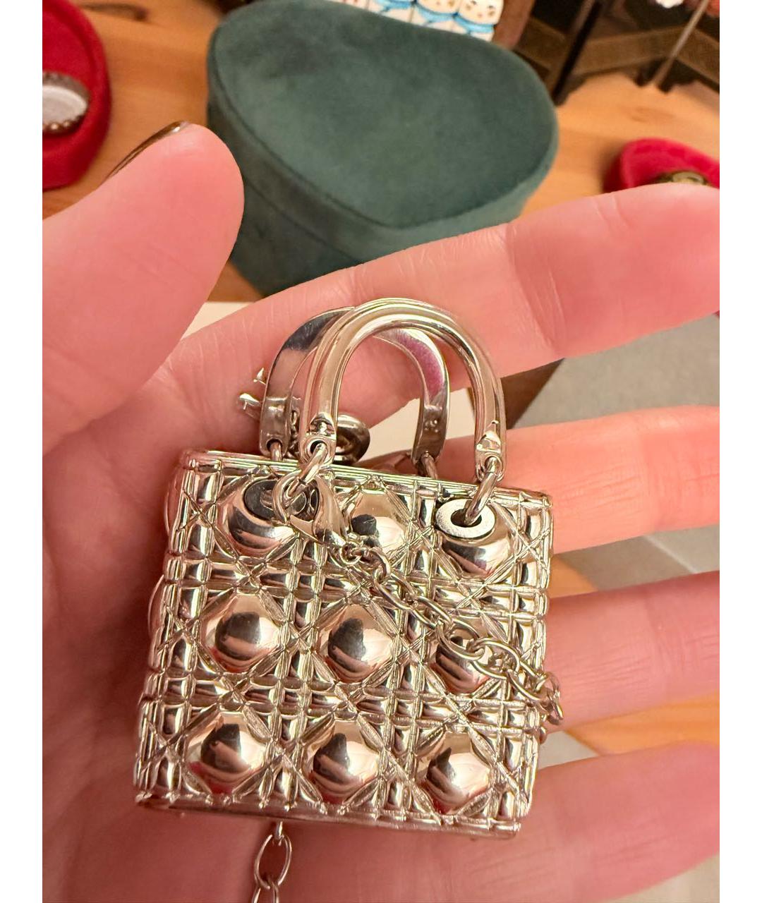 CHRISTIAN DIOR Серебряная металлическая подвеска, фото 9