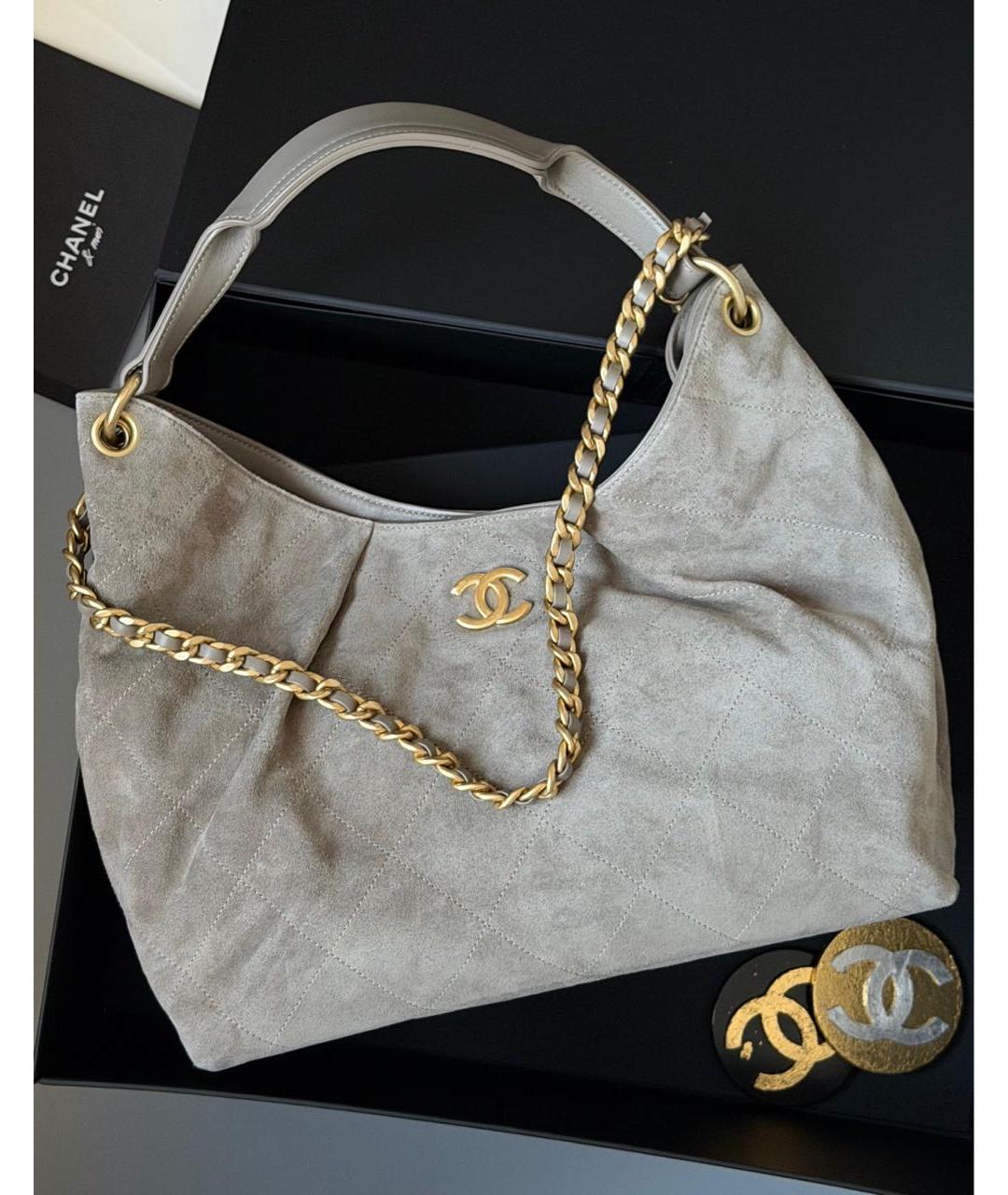 CHANEL Серая замшевая сумка через плечо, фото 3