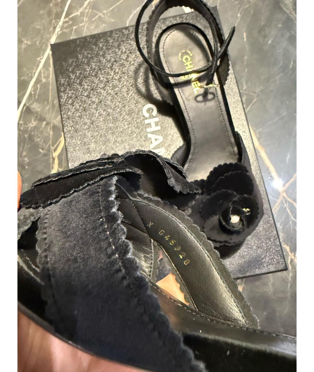 CHANEL Черные бархатные босоножки, фото 6
