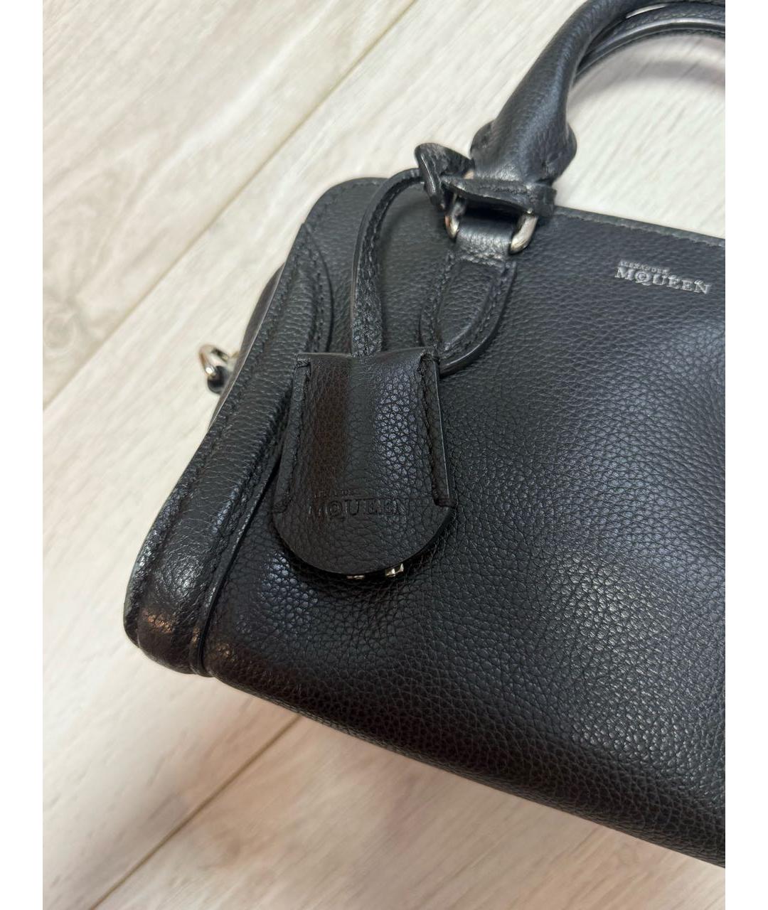 ALEXANDER MCQUEEN Черная кожаная сумка с короткими ручками, фото 3