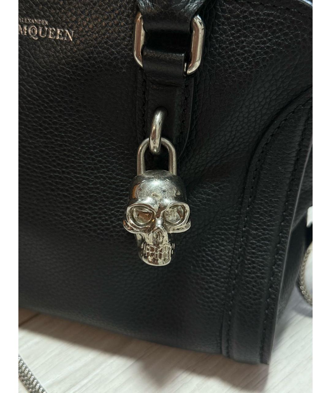 ALEXANDER MCQUEEN Черная кожаная сумка с короткими ручками, фото 4