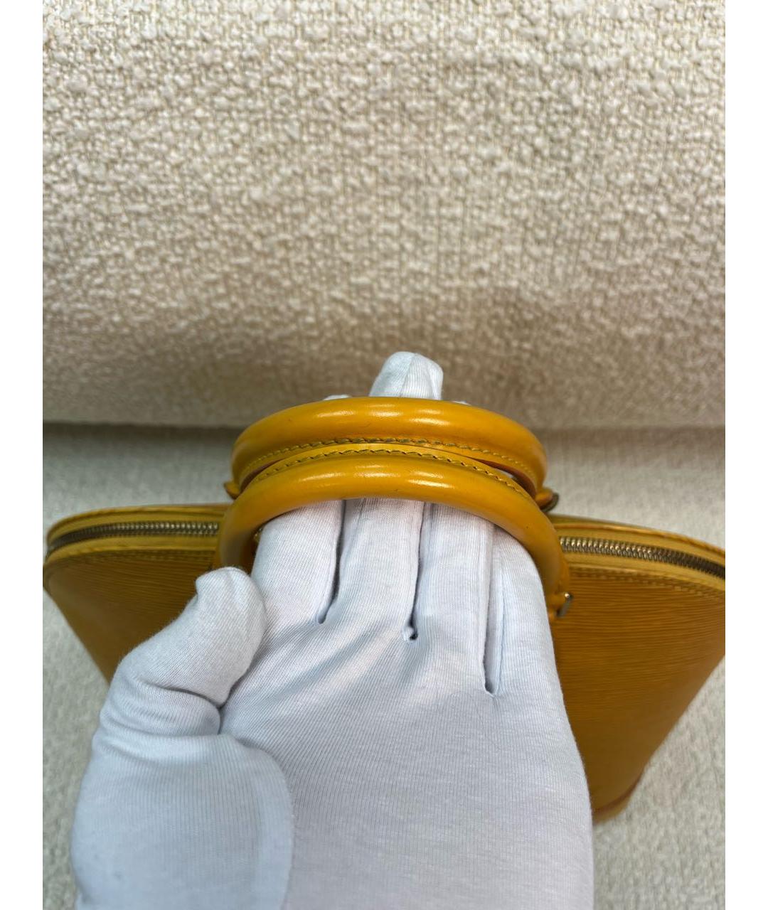 LOUIS VUITTON Горчичная кожаная сумка с короткими ручками, фото 6