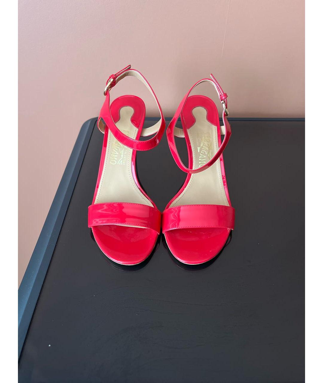 FERRAGAMO Красные кожаные босоножки, фото 3