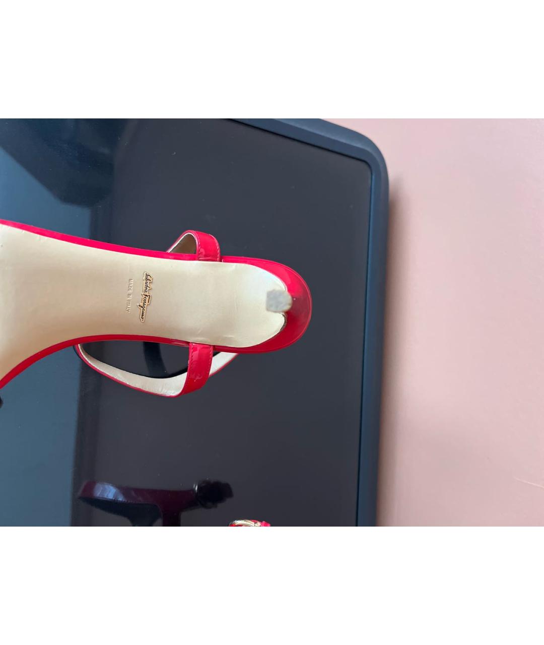 FERRAGAMO Красные кожаные босоножки, фото 4