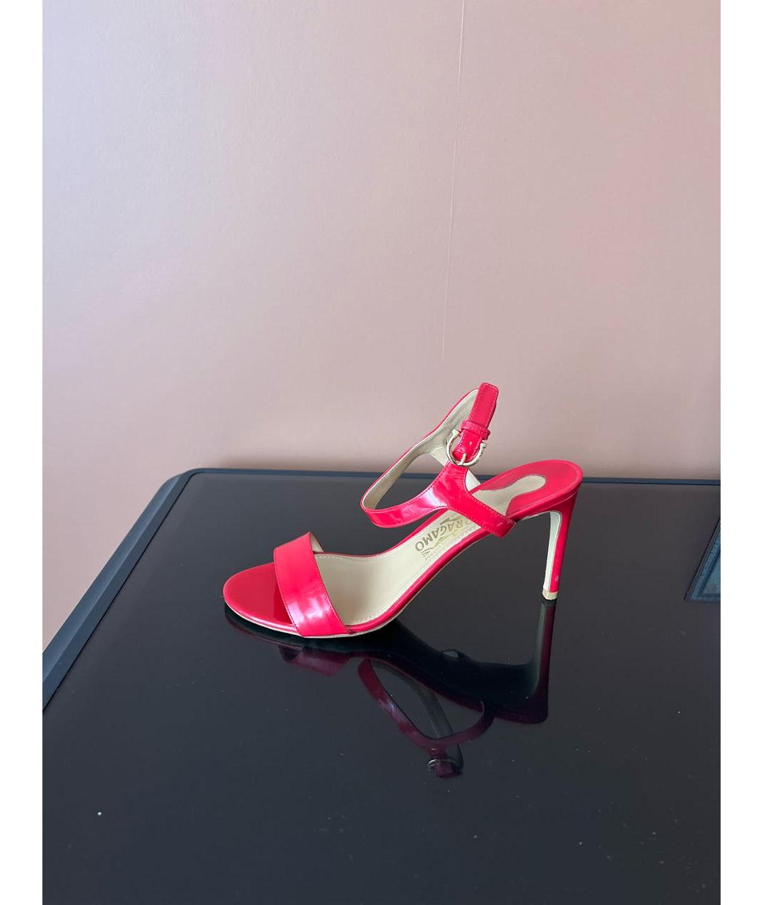 FERRAGAMO Красные кожаные босоножки, фото 5