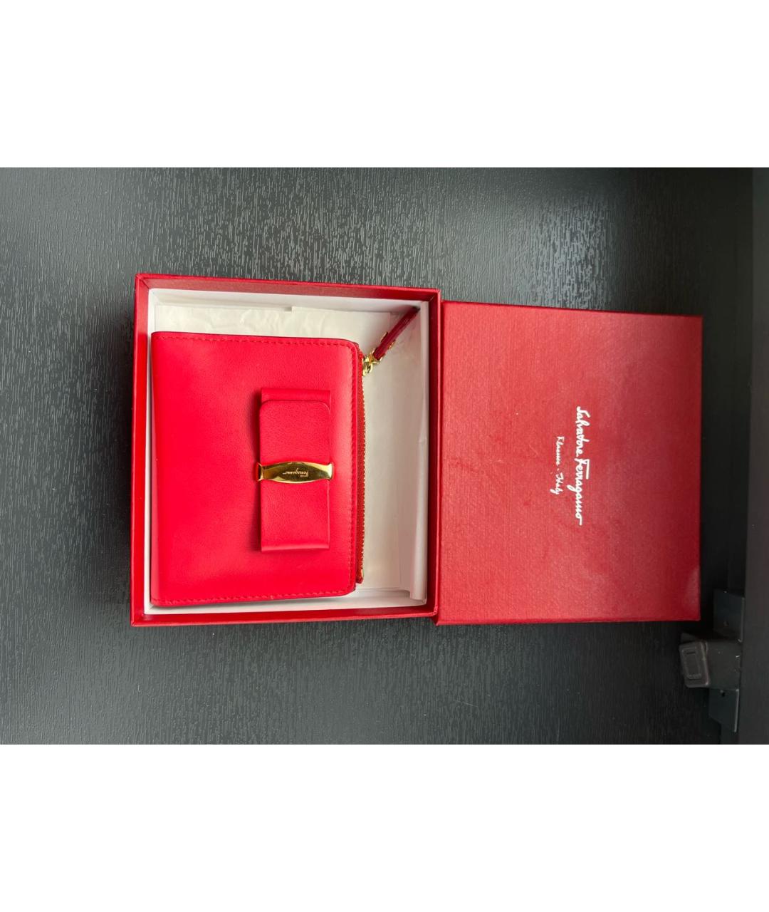 FERRAGAMO Красный кожаный кошелек, фото 4