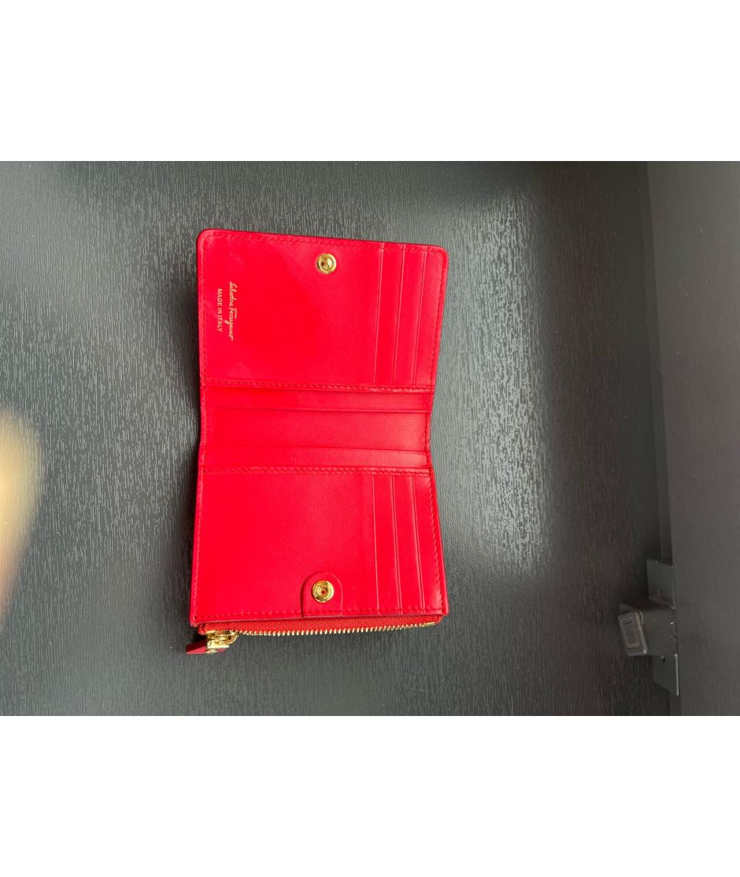 FERRAGAMO Красный кожаный кошелек, фото 2